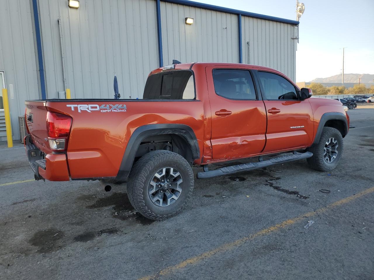 2017 TOYOTA TACOMA DOU - Фото 3