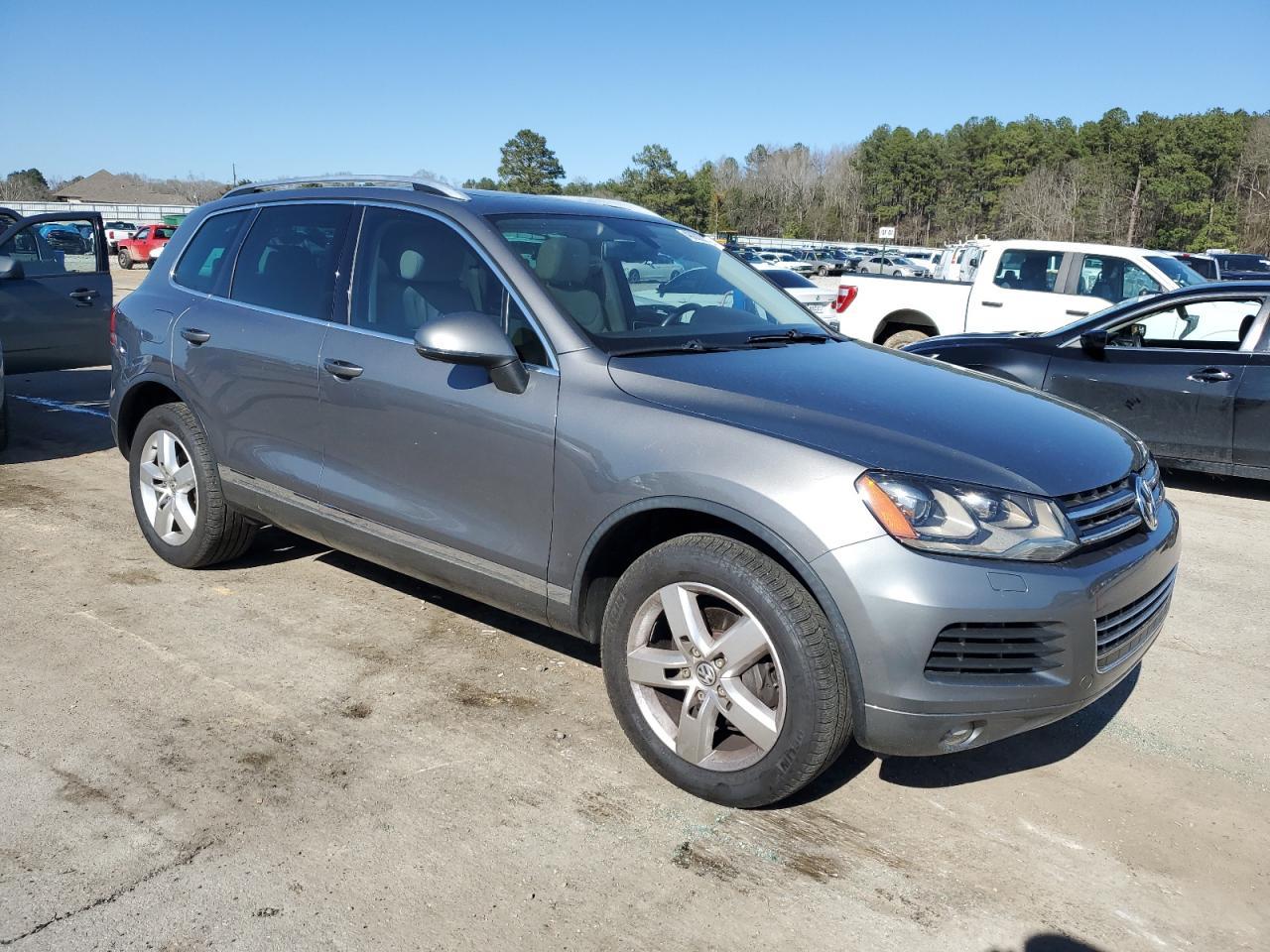 2013 VOLKSWAGEN TOUAREG V6 - Image 4