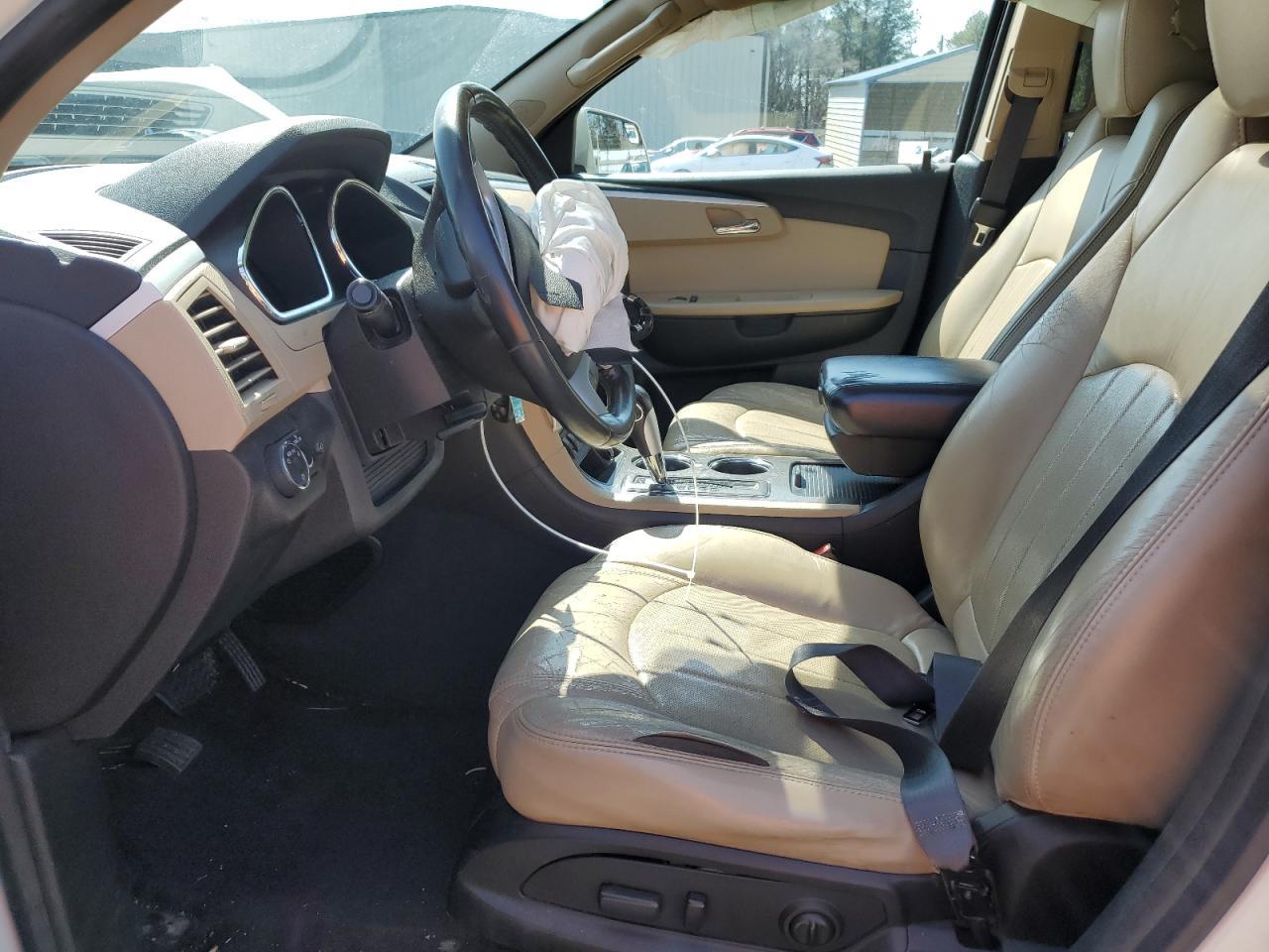 2011 CHEVROLET TRAVERSE L - Фото 7