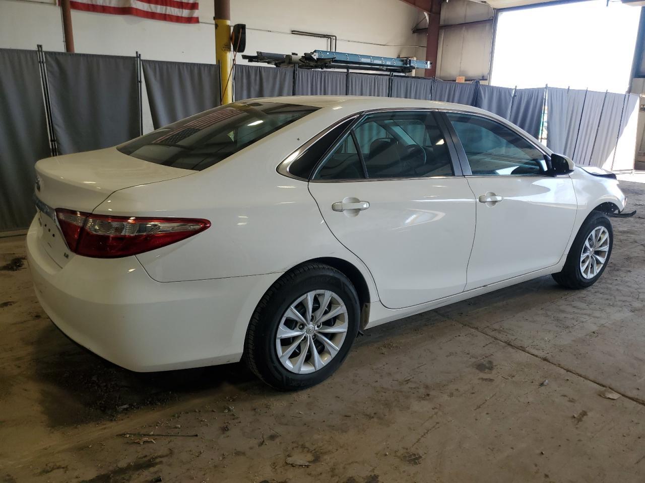 2016 TOYOTA CAMRY LE - Фото 3