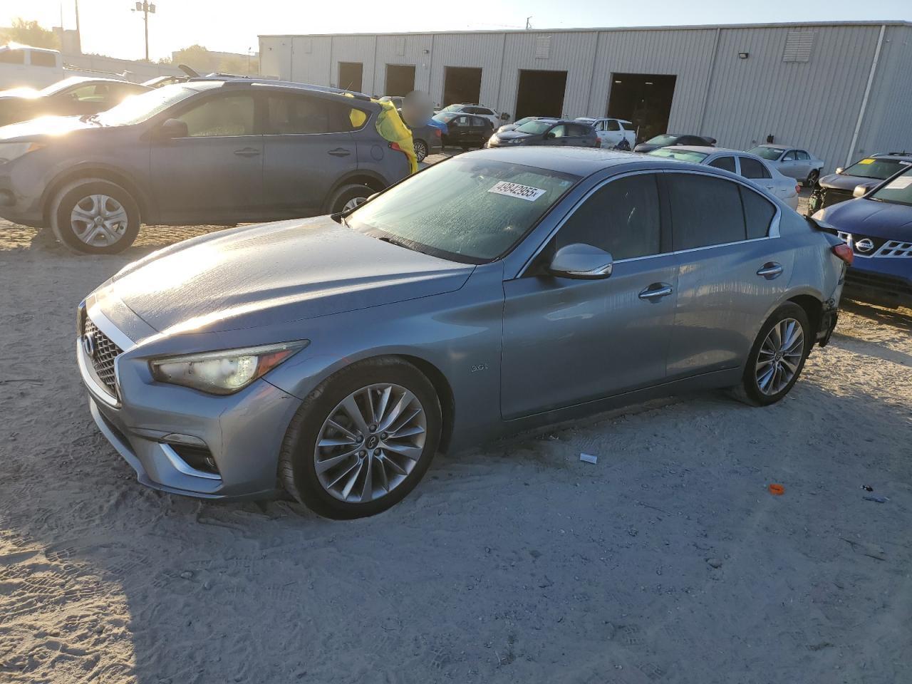 2018 INFINITI Q50 LUXE
