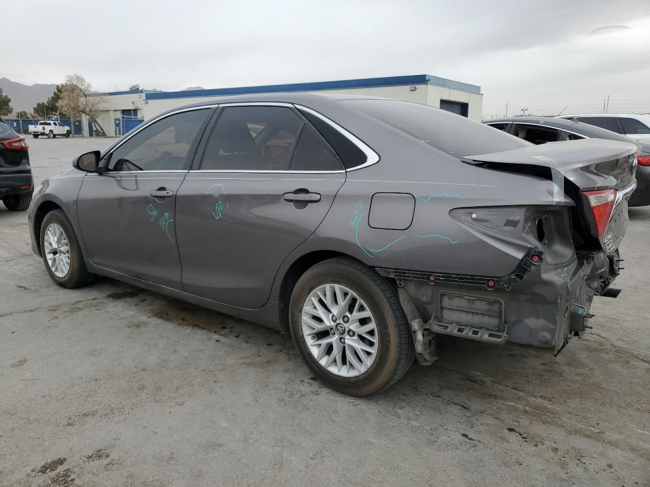 2017 TOYOTA CAMRY LE - Фото 2