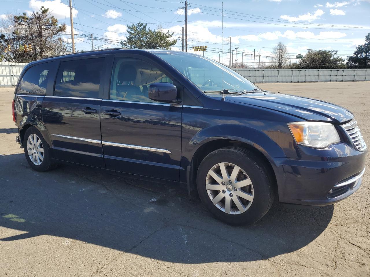 2014 CHRYSLER TOWN & COU - Image 4
