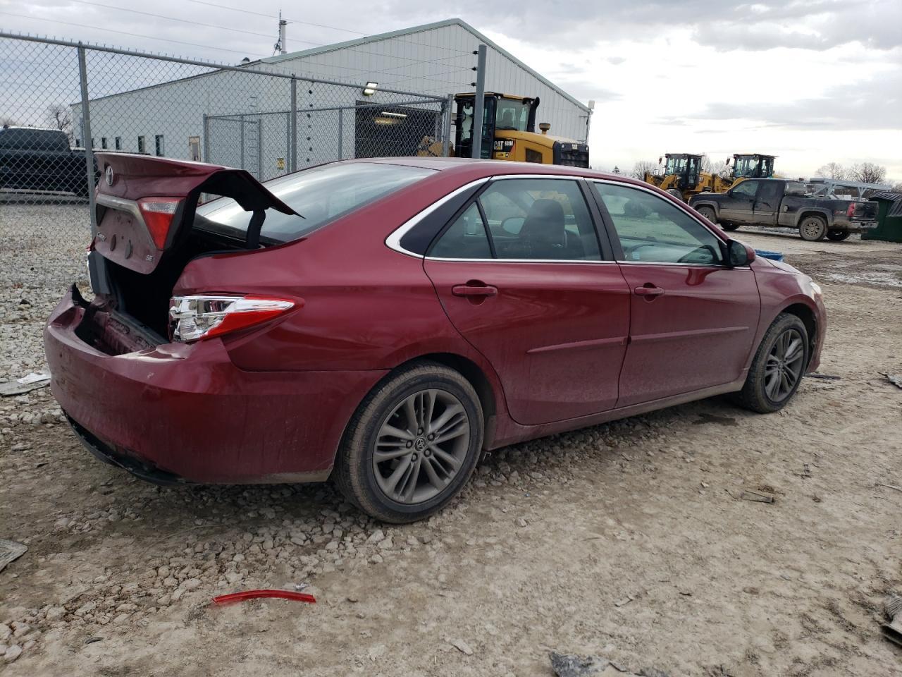 2015 TOYOTA CAMRY LE - Фото 3