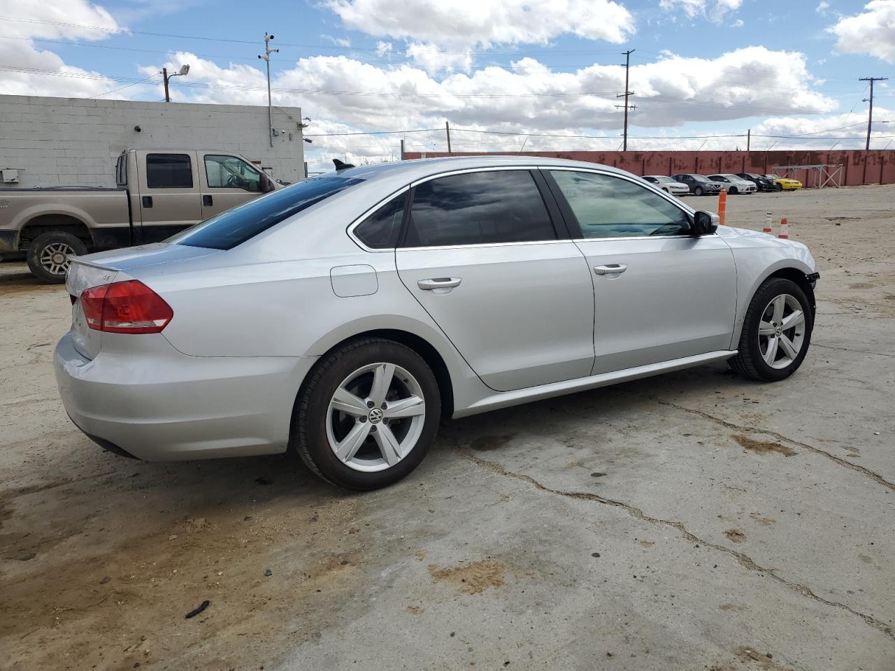 2013 VOLKSWAGEN PASSAT SE - Image 3