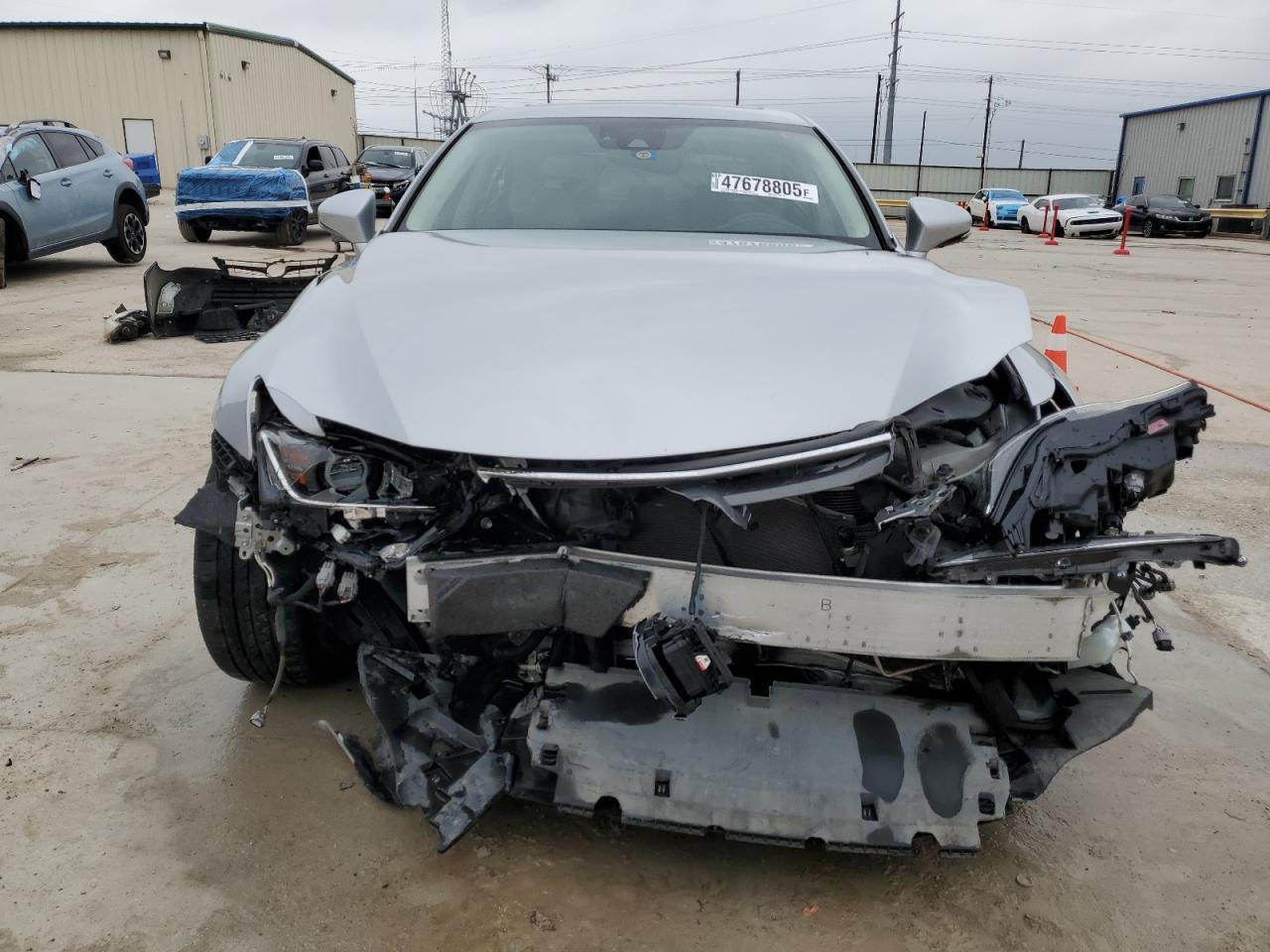 2017 LEXUS IS 200T - Фото 5