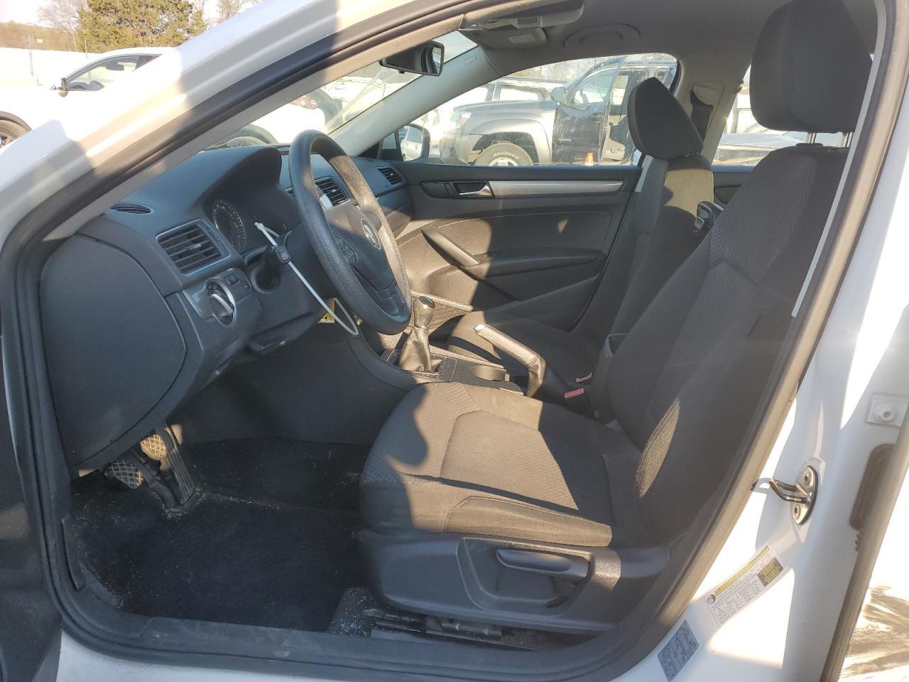2014 VOLKSWAGEN PASSAT S - Image 7