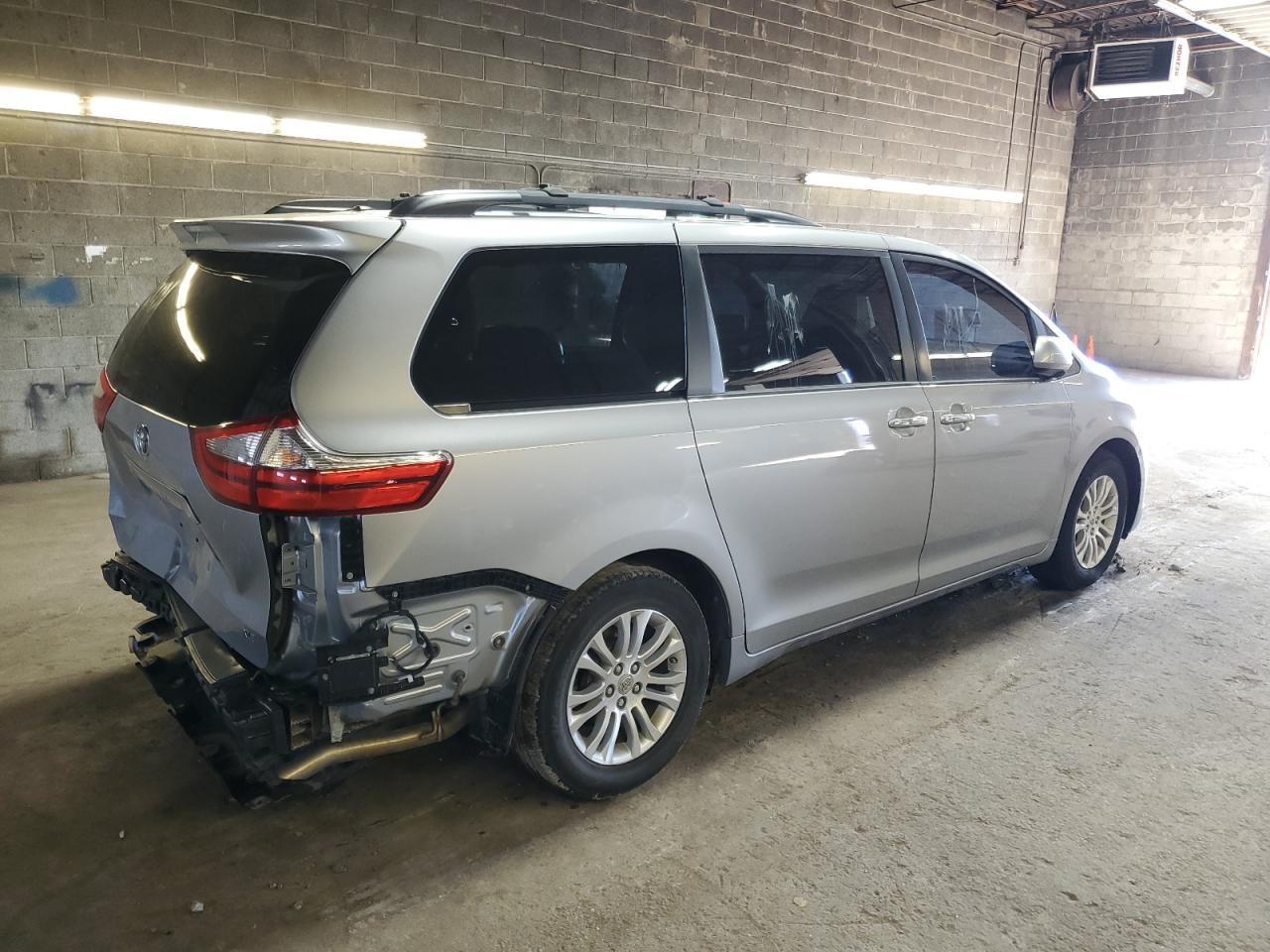 2015 TOYOTA SIENNA XLE - Фото 3