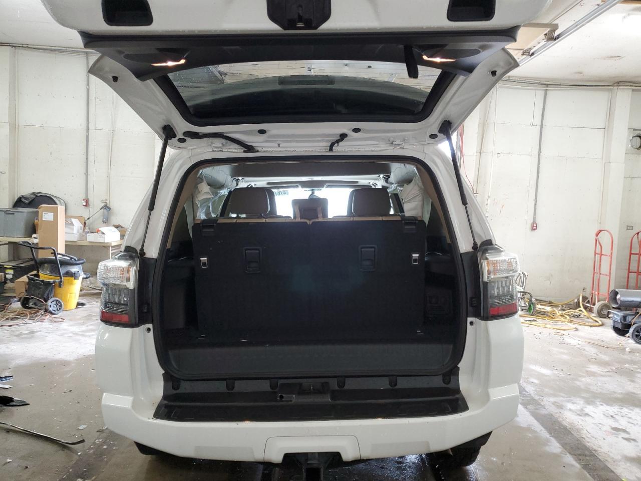 2019 TOYOTA 4RUNNER SR - Image 6