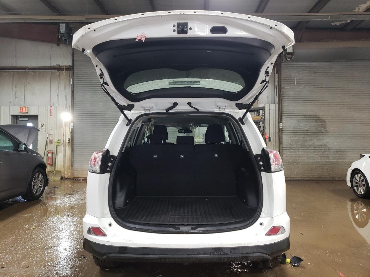 2018 TOYOTA RAV4 LE - Image 6