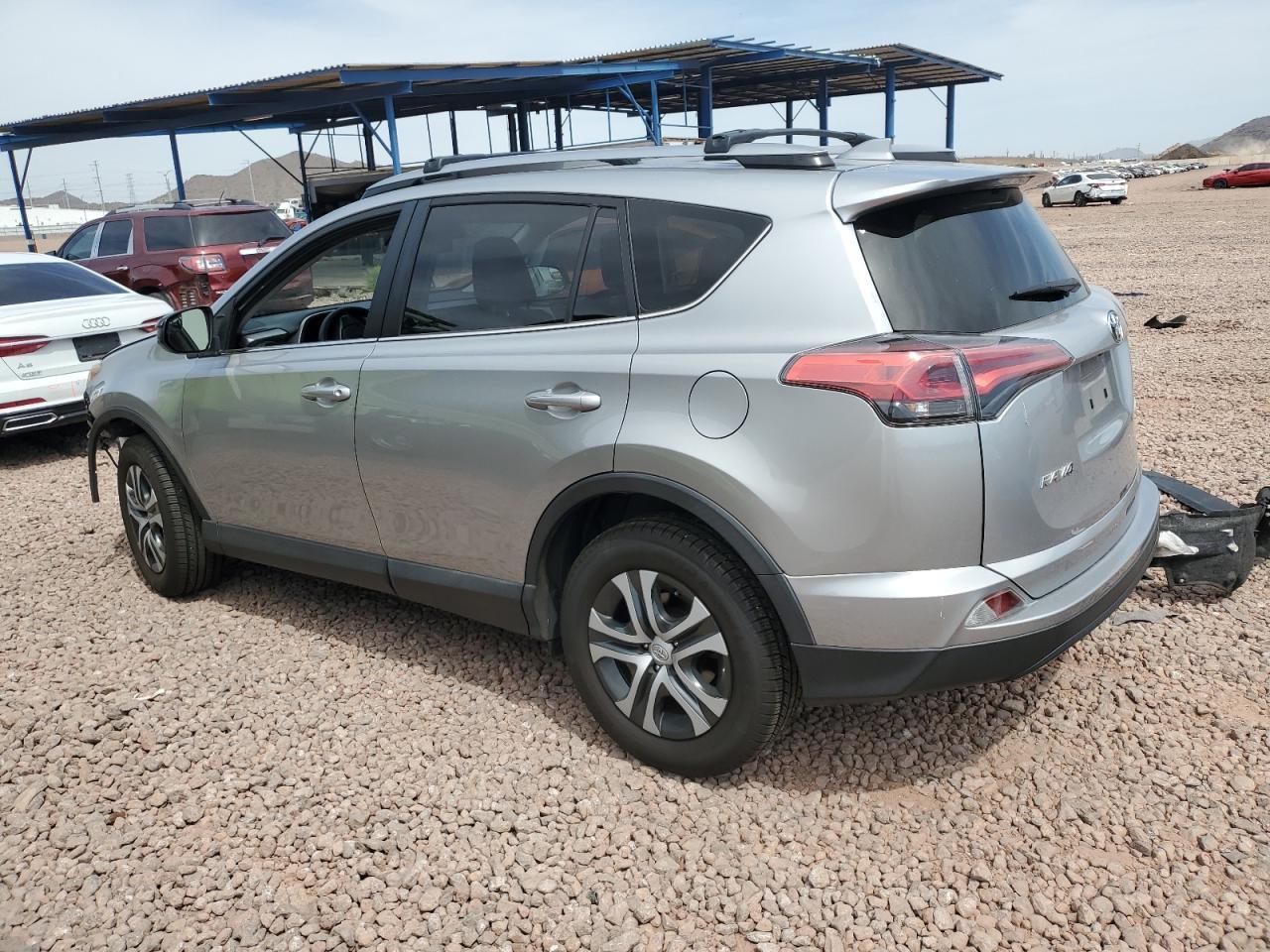 2018 TOYOTA RAV4 LE - Фото 2