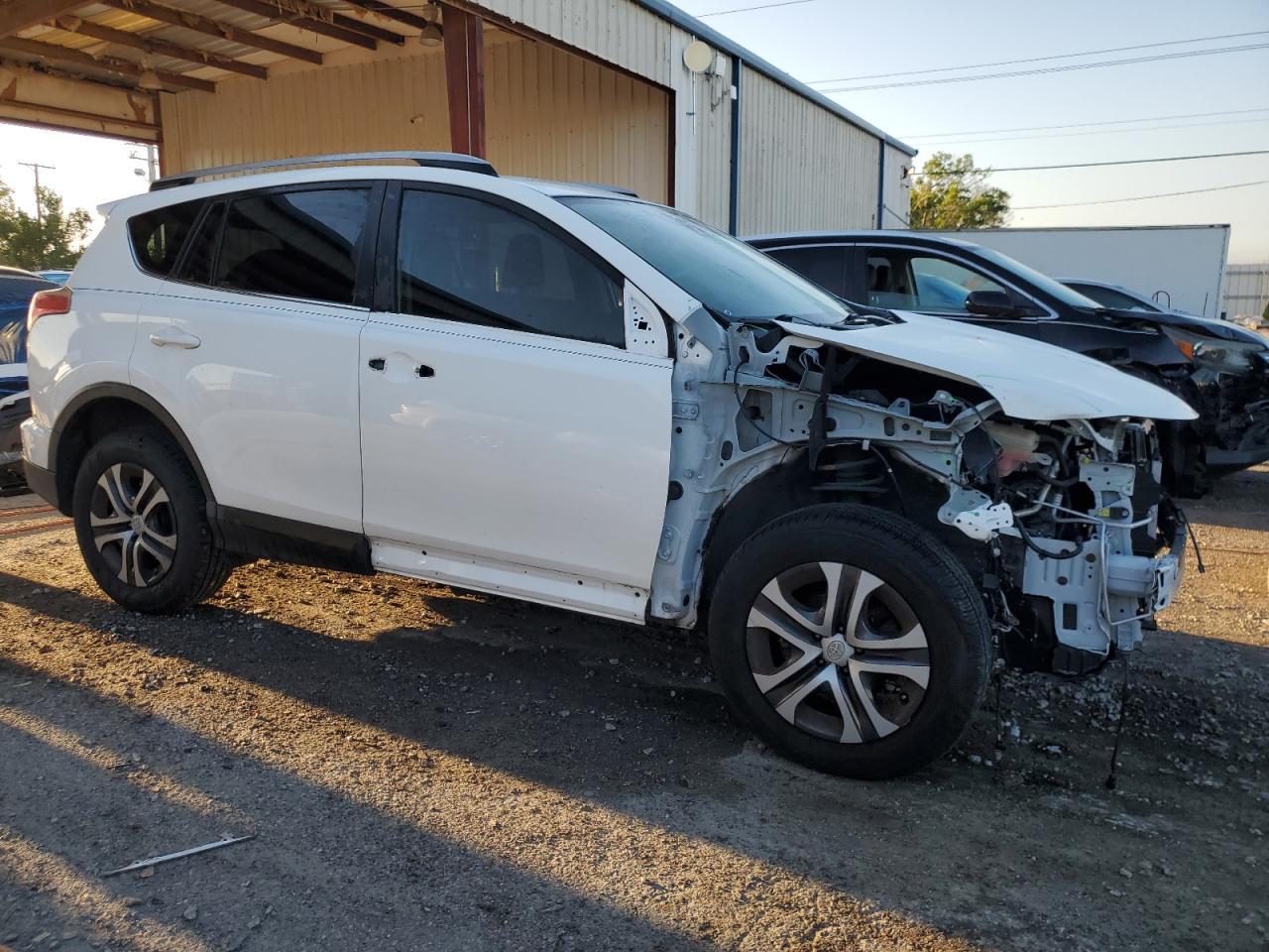 2018 TOYOTA RAV4 LE - Фото 4