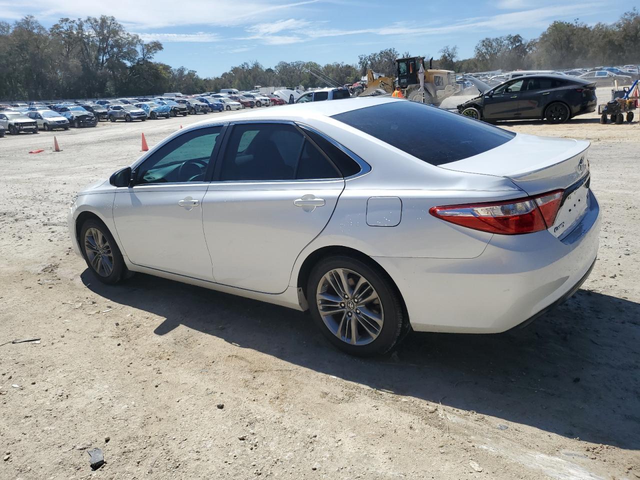 2016 TOYOTA CAMRY LE - Image 2
