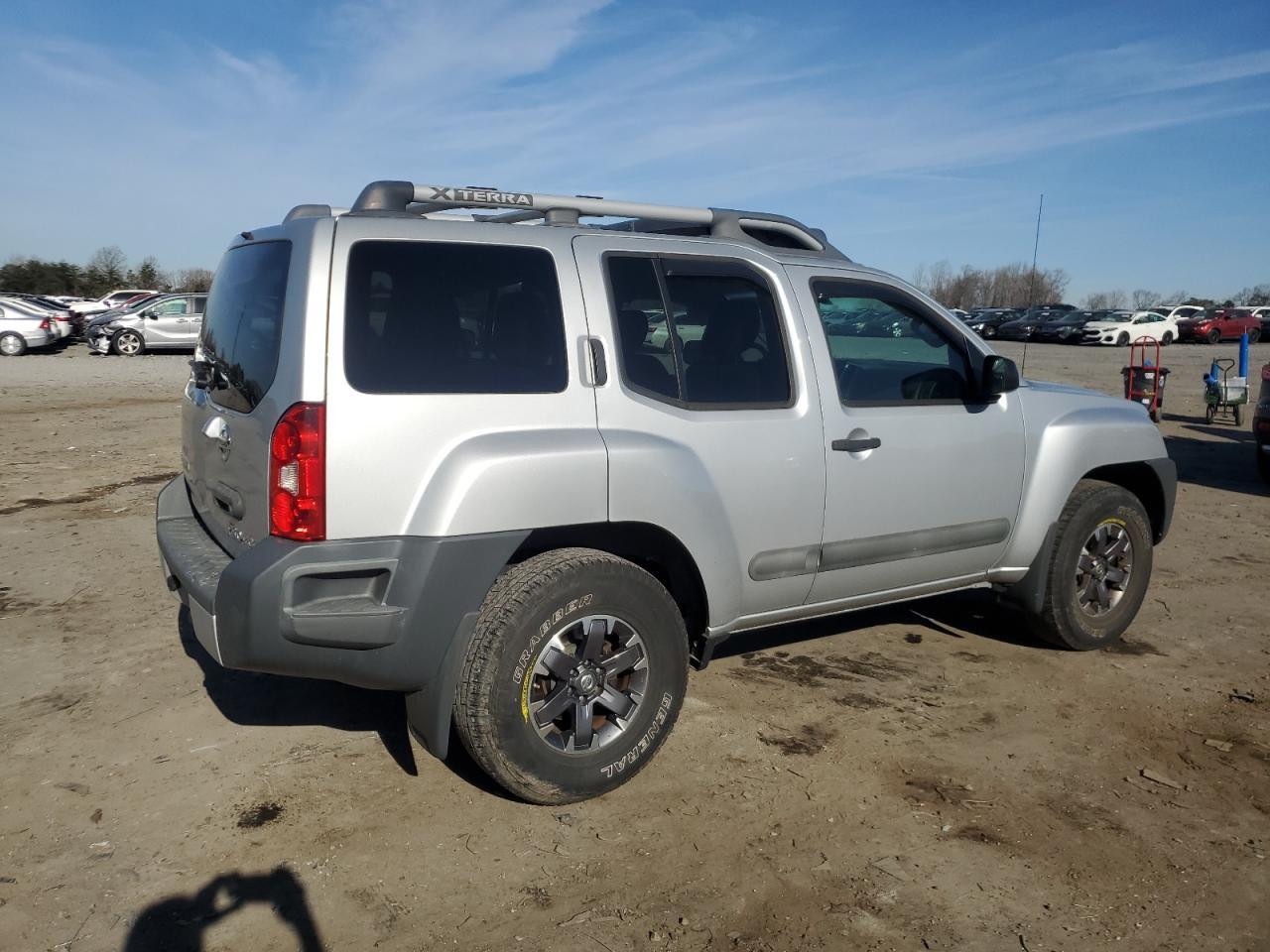 2015 NISSAN XTERRA X - Image 3