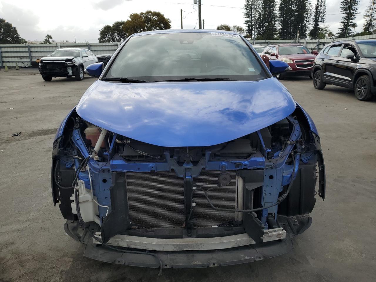 2018 TOYOTA C-HR XLE - Фото 5