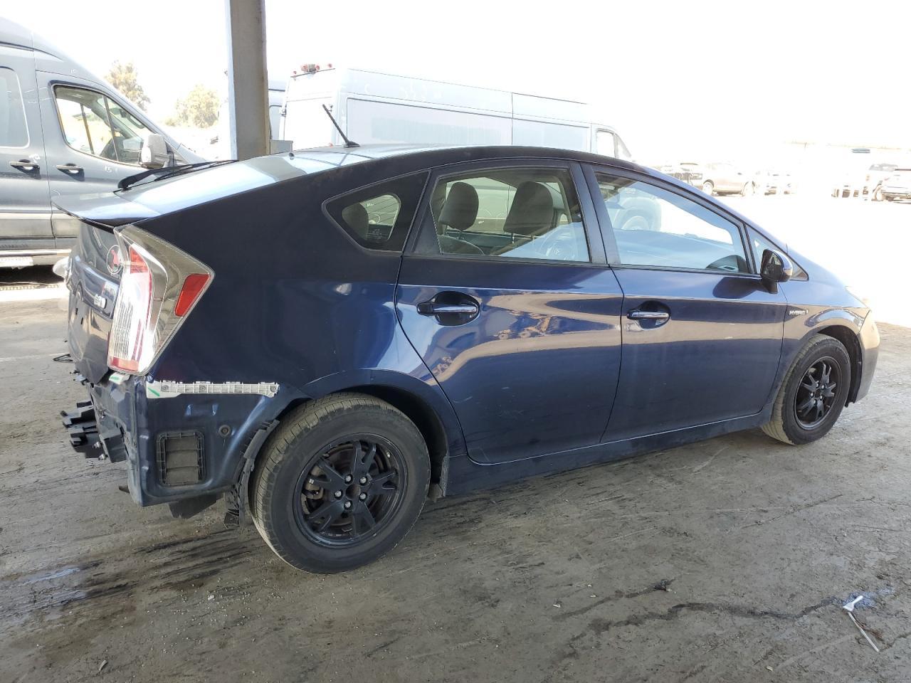 2015 TOYOTA PRIUS - Фото 3