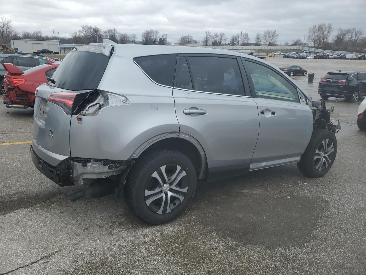 2018 TOYOTA RAV4 LE - Фото 3