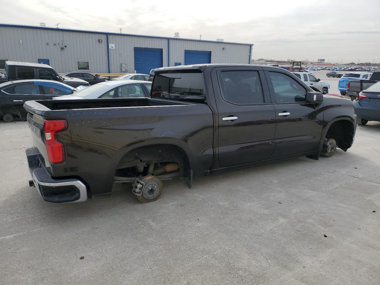 2019 CHEVROLET SILVERADO - Фото 3