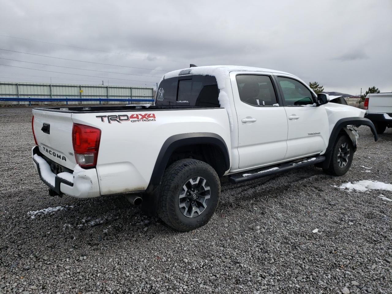 2017 TOYOTA TACOMA DOU - Фото 3