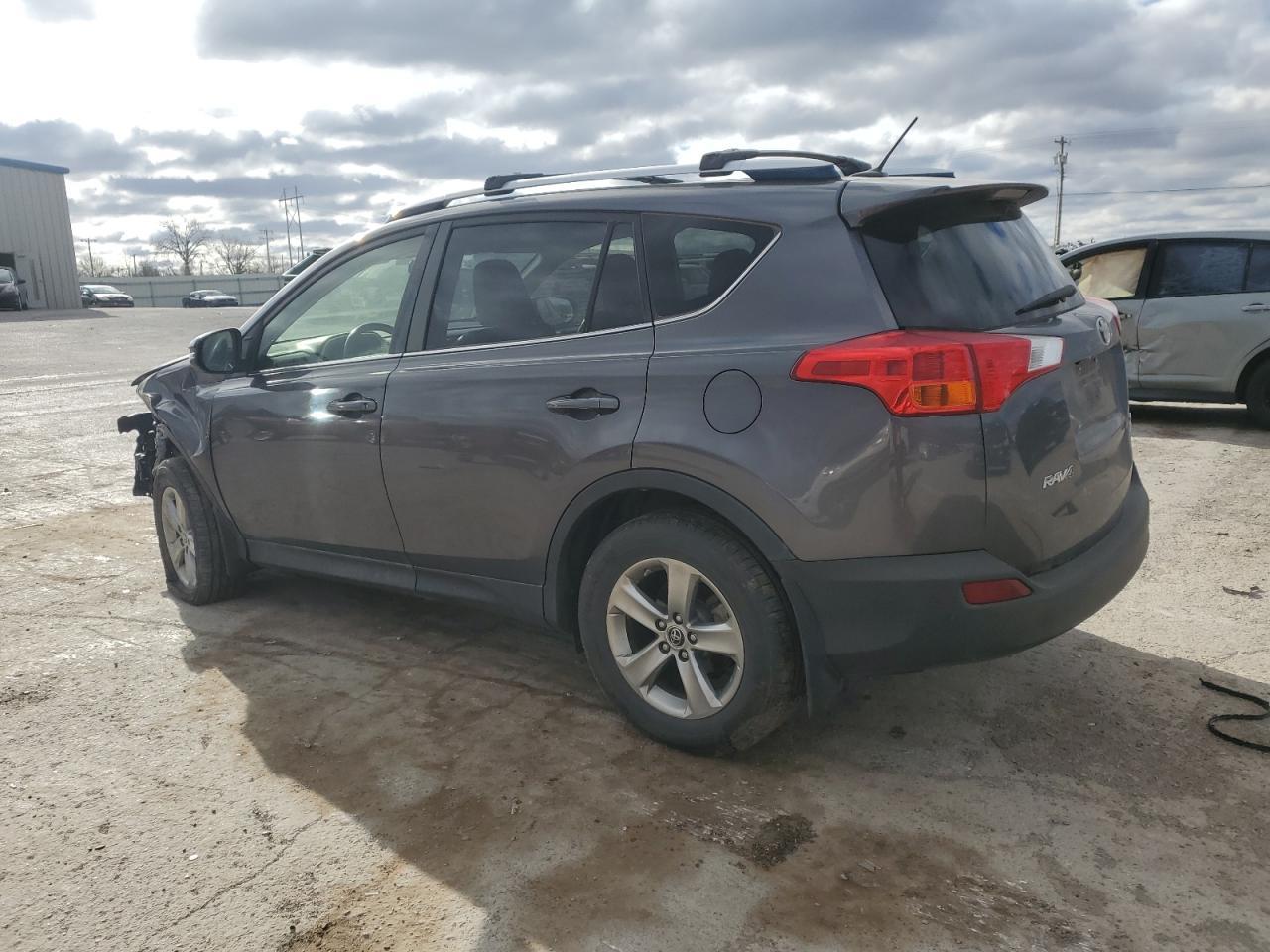 2015 TOYOTA RAV4 XLE - Фото 2