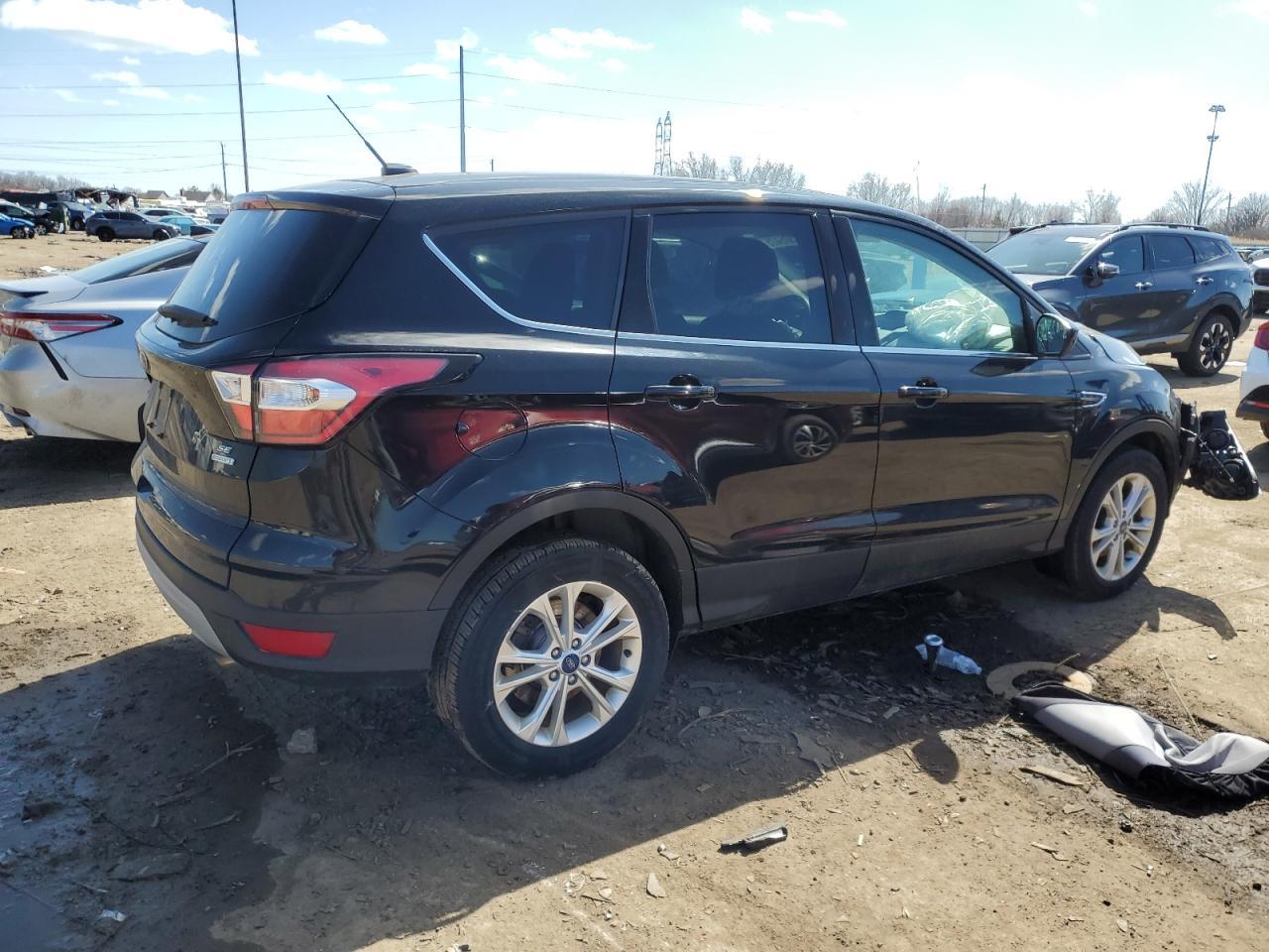2017 FORD ESCAPE SE - Фото 3
