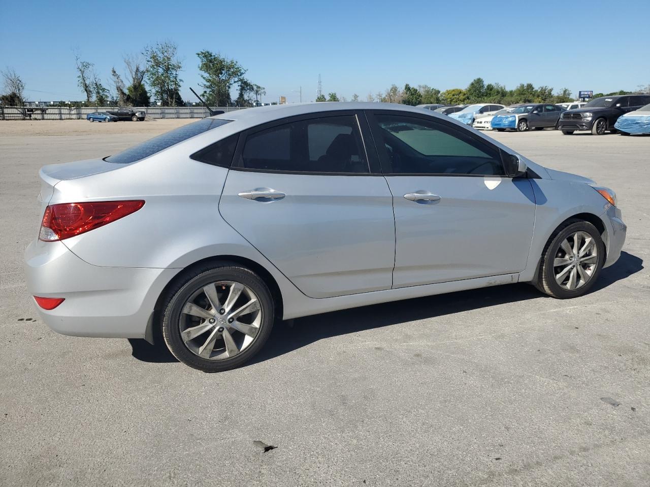 2014 HYUNDAI ACCENT GLS - Image 3