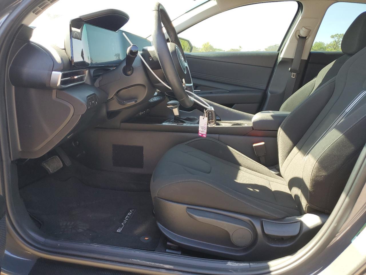 2023 HYUNDAI ELANTRA SE - Фото 7