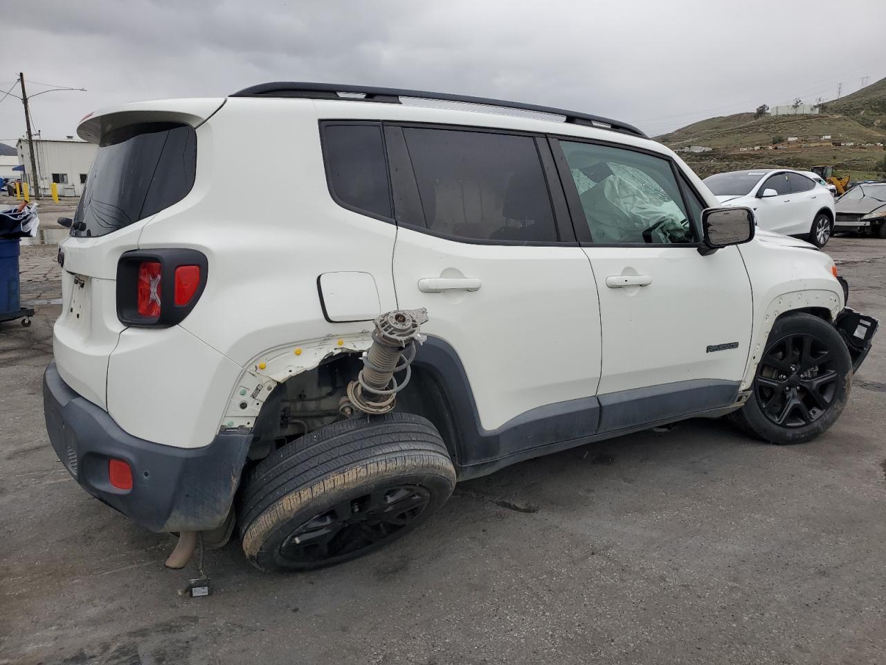 2017 JEEP RENEGADE L - Image 3