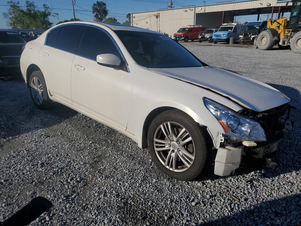 2011 INFINITI G37 - Image 4