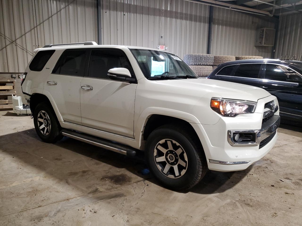 2018 TOYOTA 4RUNNER SR - Image 4
