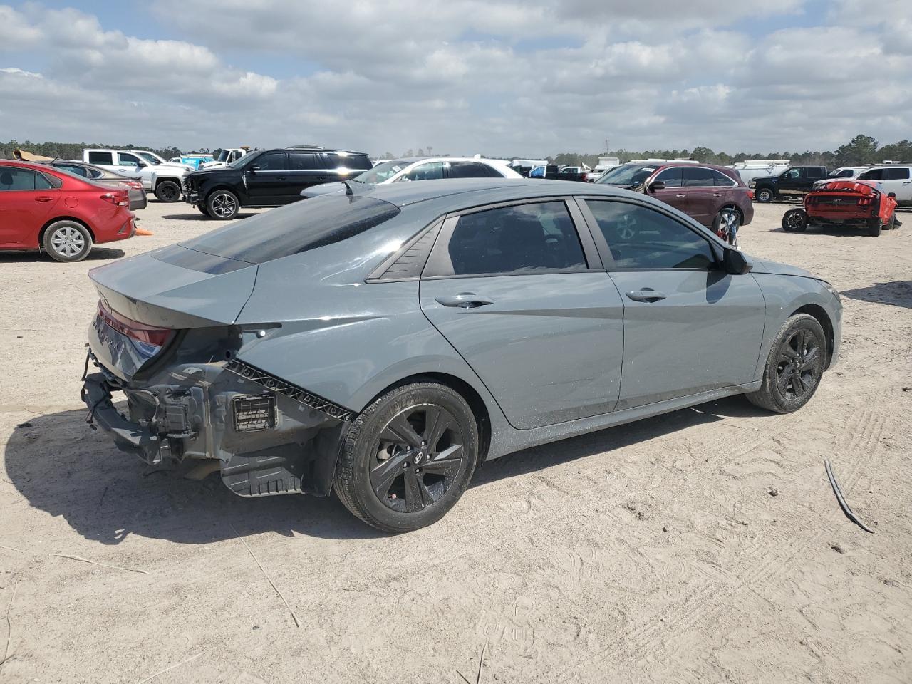 2022 HYUNDAI ELANTRA SE - Image 3