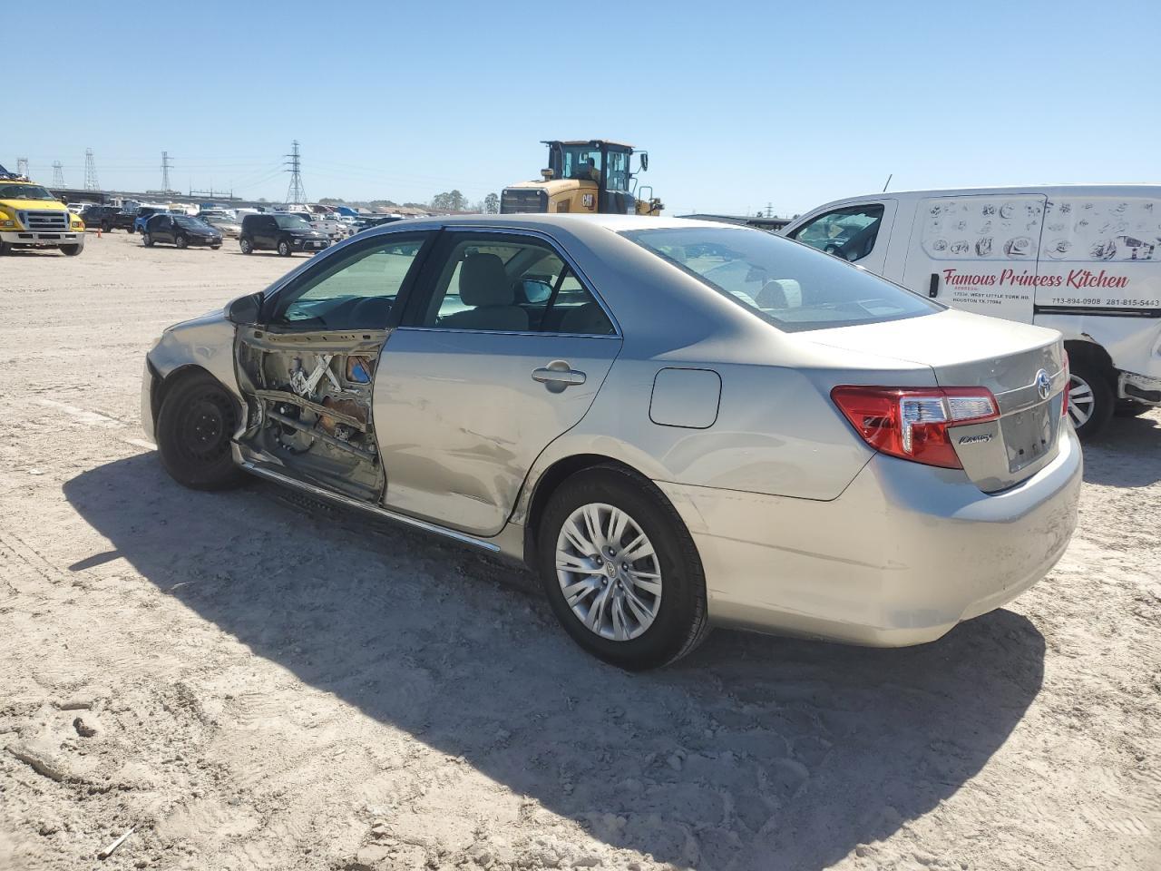 2014 TOYOTA CAMRY L - Image 2