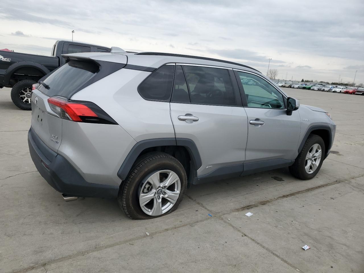 2020 TOYOTA RAV4 XLE - Image 3