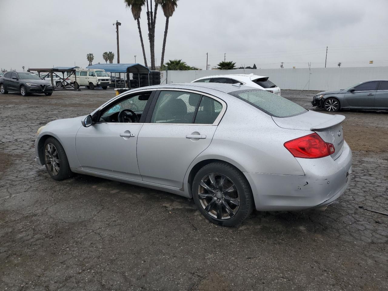2011 INFINITI G37 BASE - Image 2