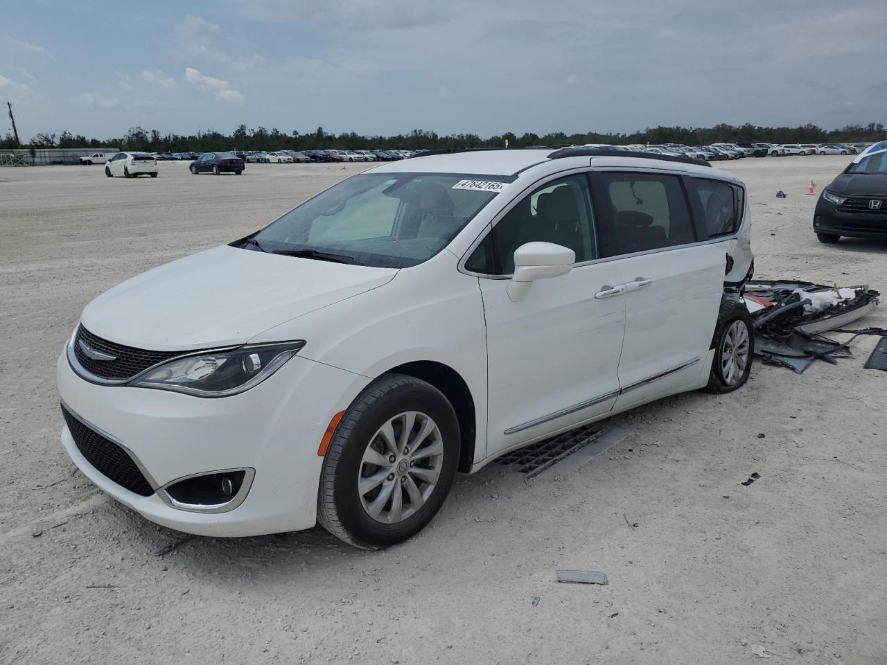 2017 CHRYSLER PACIFICA T