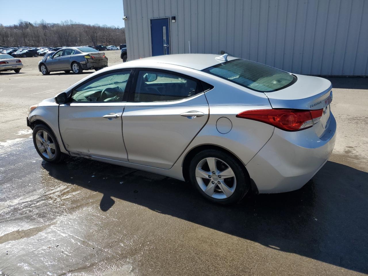 2013 HYUNDAI ELANTRA GL - Image 2