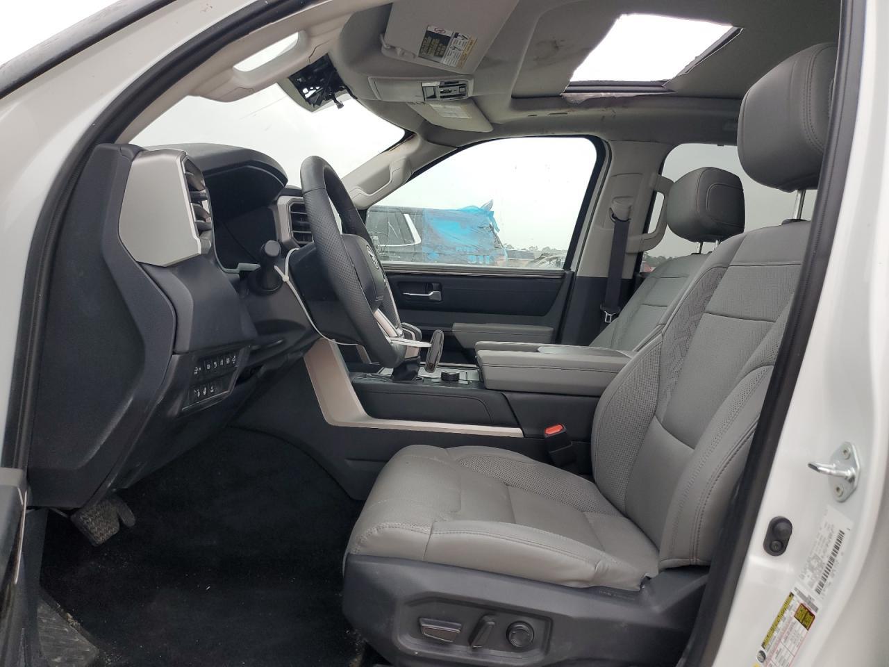 2024 TOYOTA SEQUOIA SR - Image 7