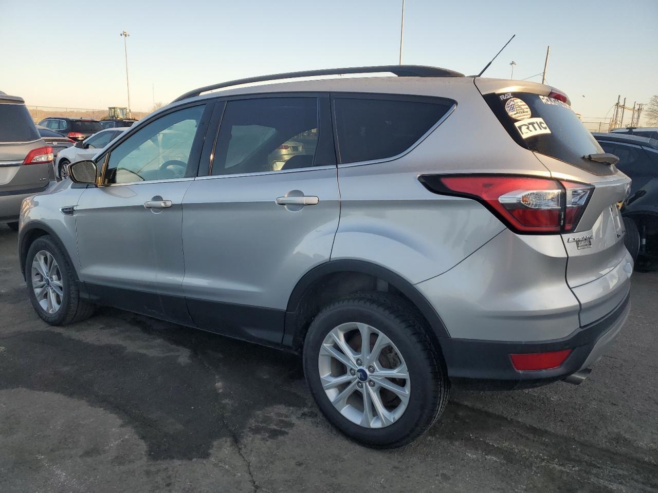 2017 FORD ESCAPE SE - Image 2