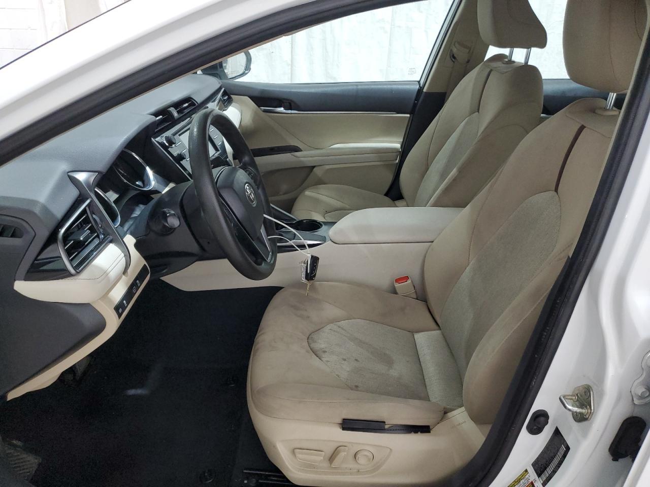 2020 TOYOTA CAMRY LE - Фото 7