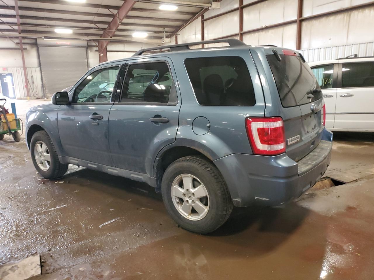 2012 FORD ESCAPE XLT - Image 2