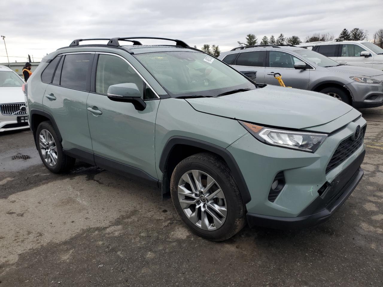 2019 TOYOTA RAV4 XLE P - Фото 4
