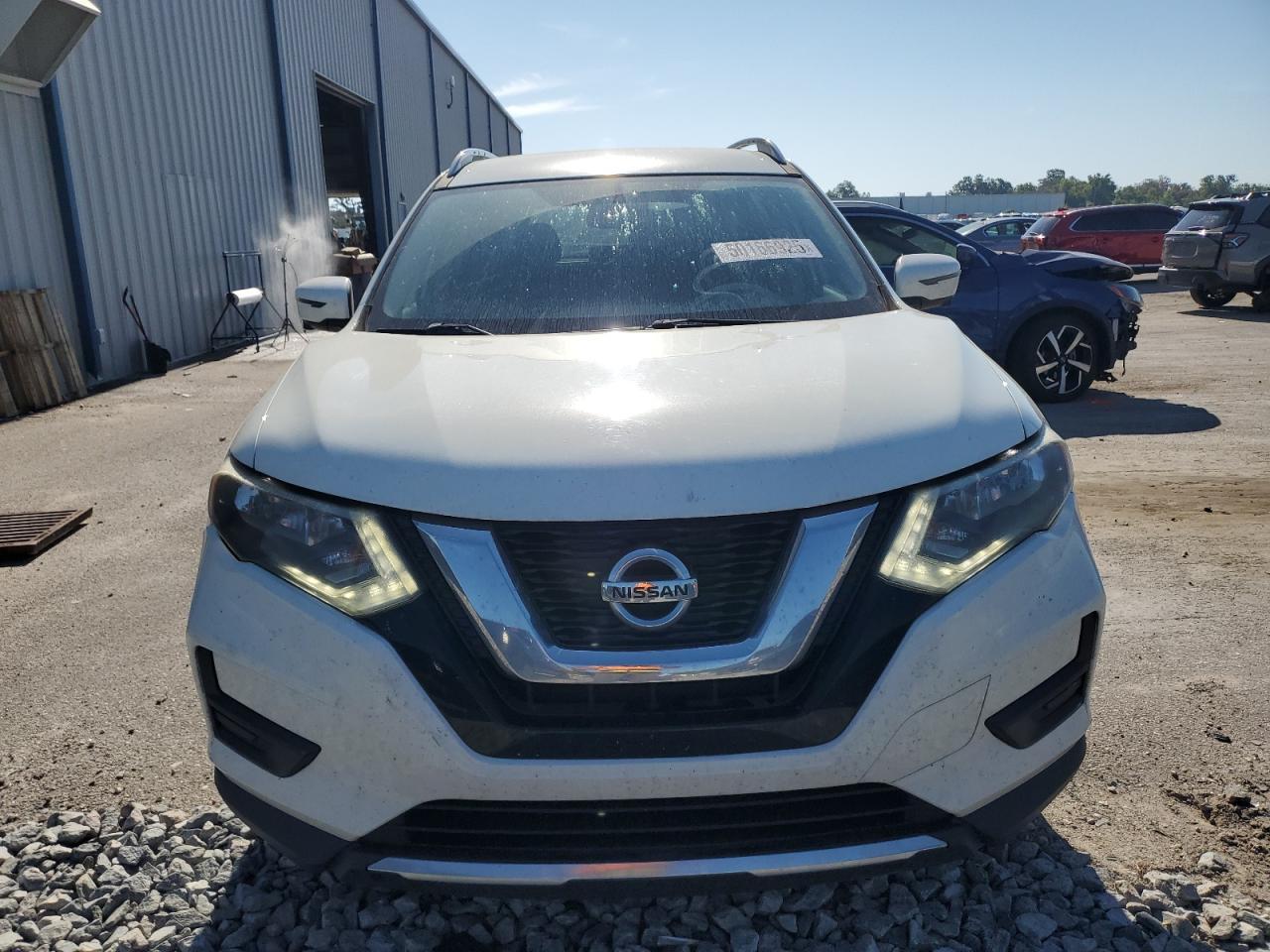 2017 NISSAN ROGUE SV - Image 5