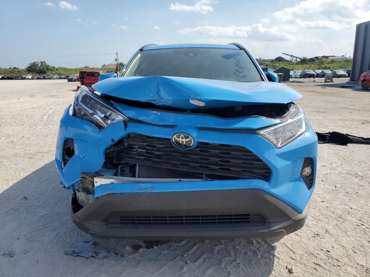 2020 TOYOTA RAV4 XLE - Фото 5