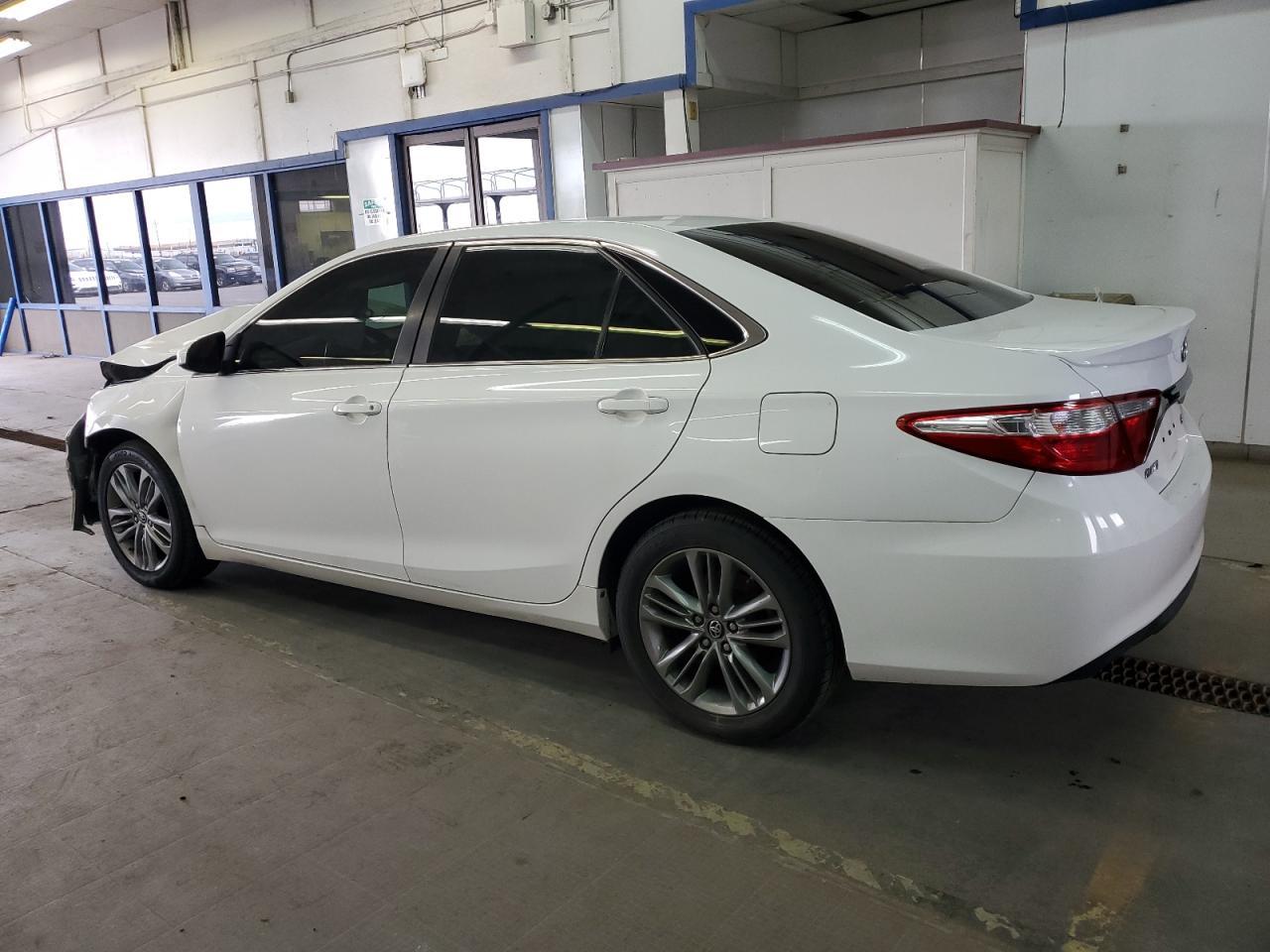 2015 TOYOTA CAMRY LE - Image 2