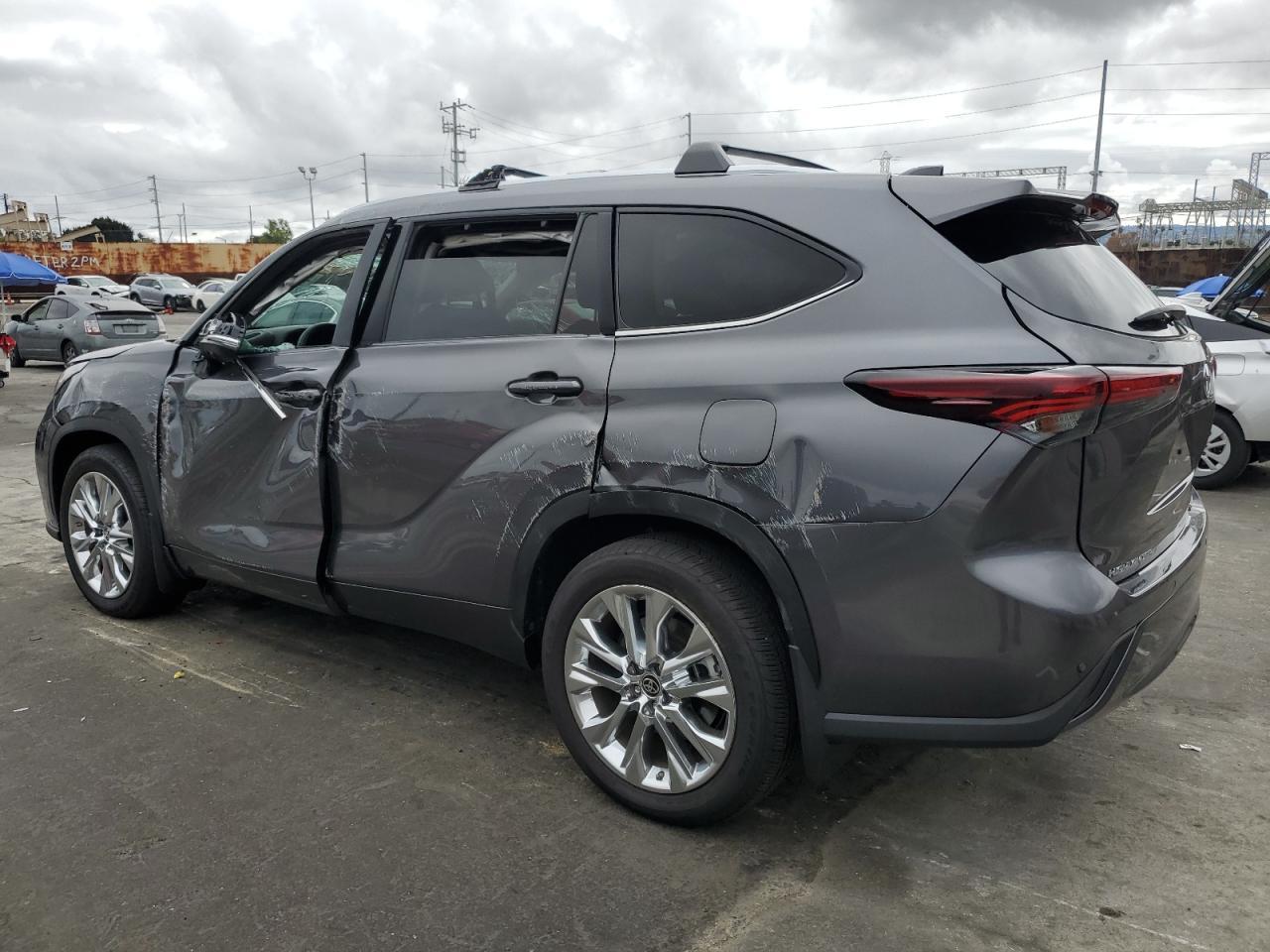 2024 TOYOTA HIGHLANDER - Image 2