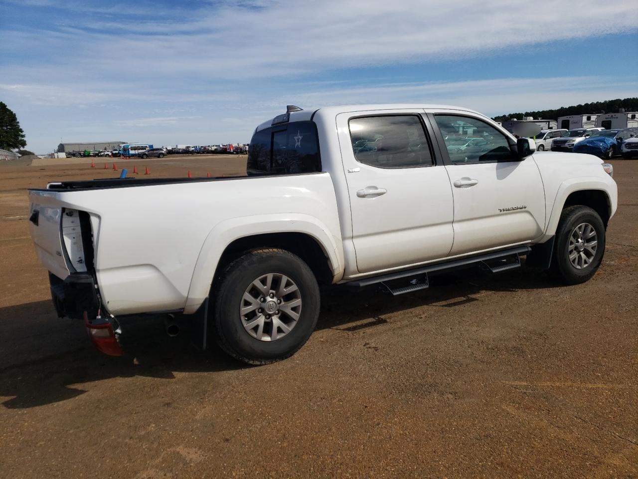 2019 TOYOTA TACOMA DOU - Фото 3