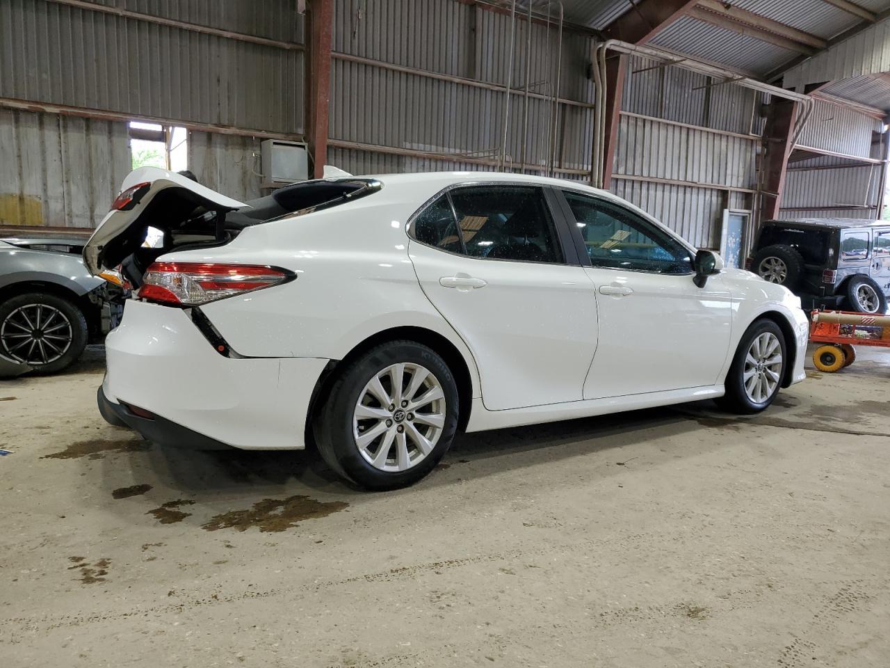 2020 TOYOTA CAMRY LE - Фото 3