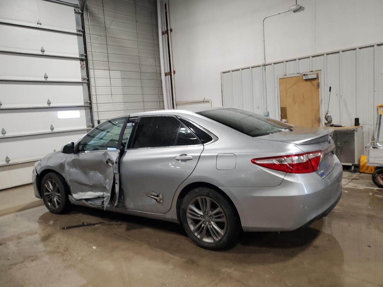 2017 TOYOTA CAMRY LE - Фото 2