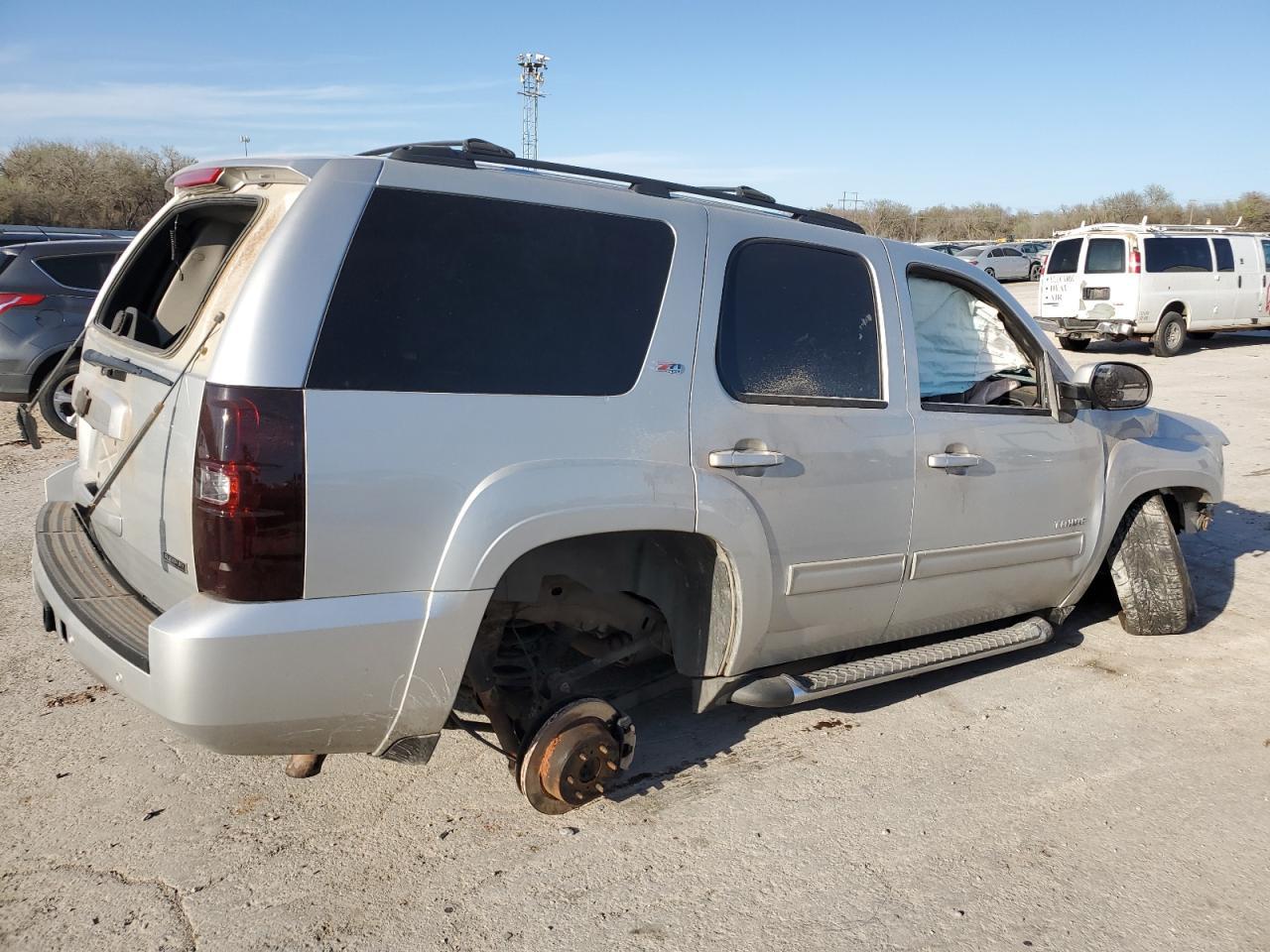 2011 CHEVROLET TAHOE K150 - Image 3