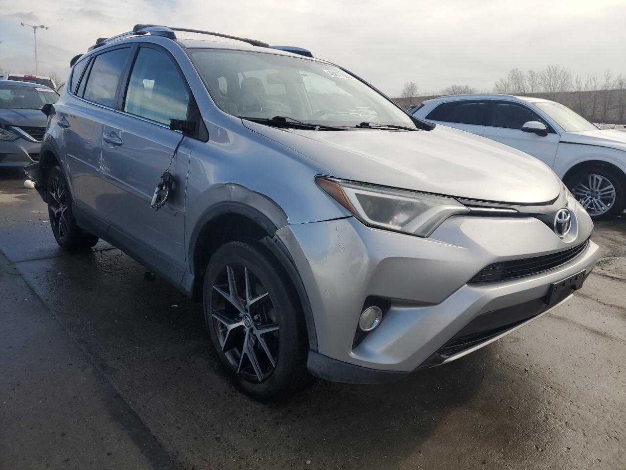 2016 TOYOTA RAV4 XLE - Image 4